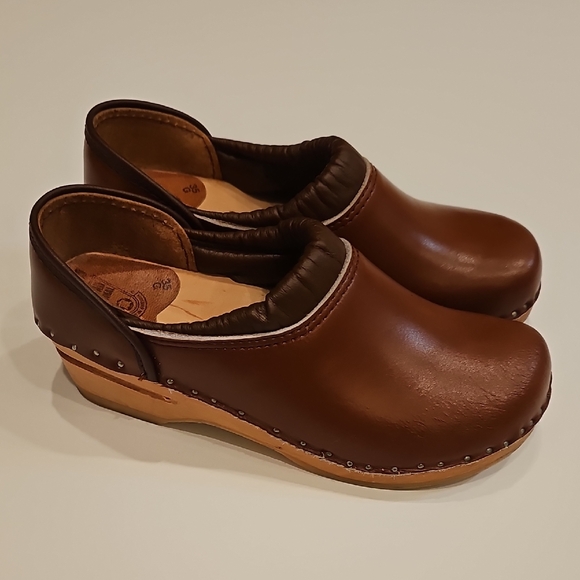 Elegant Brown Bastad Sweden Leather Closed Back Women's Clogs Size 35 - Picture 3 of 8